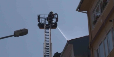 Kadıköy’de ustanın açık unuttuğu tüp, çatıda yangın çıkardı