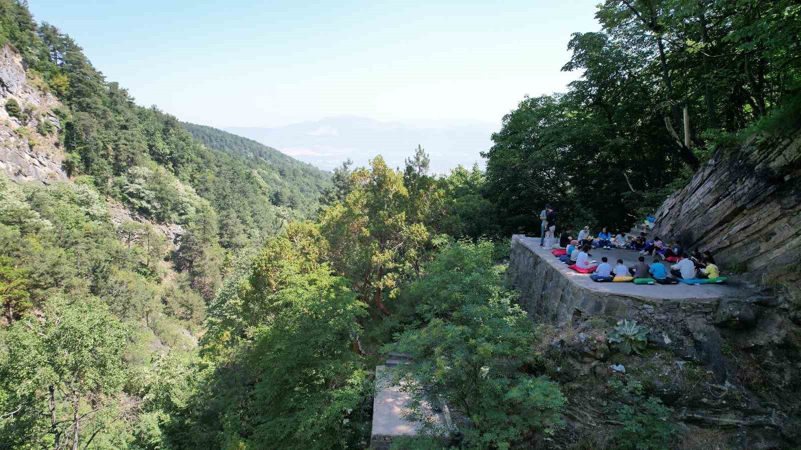Gençlerden ’Küreklidere’de temizlik harekatı