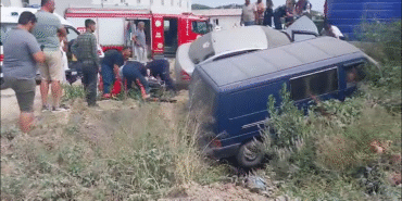 Yalova’da otomobil minibüsle çarpıştı: 3 yaralı