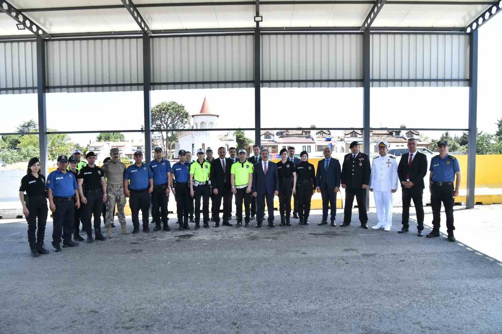 Tekirdağ Vali Vekili Güler görev başındaki polislerle bayramlaştı