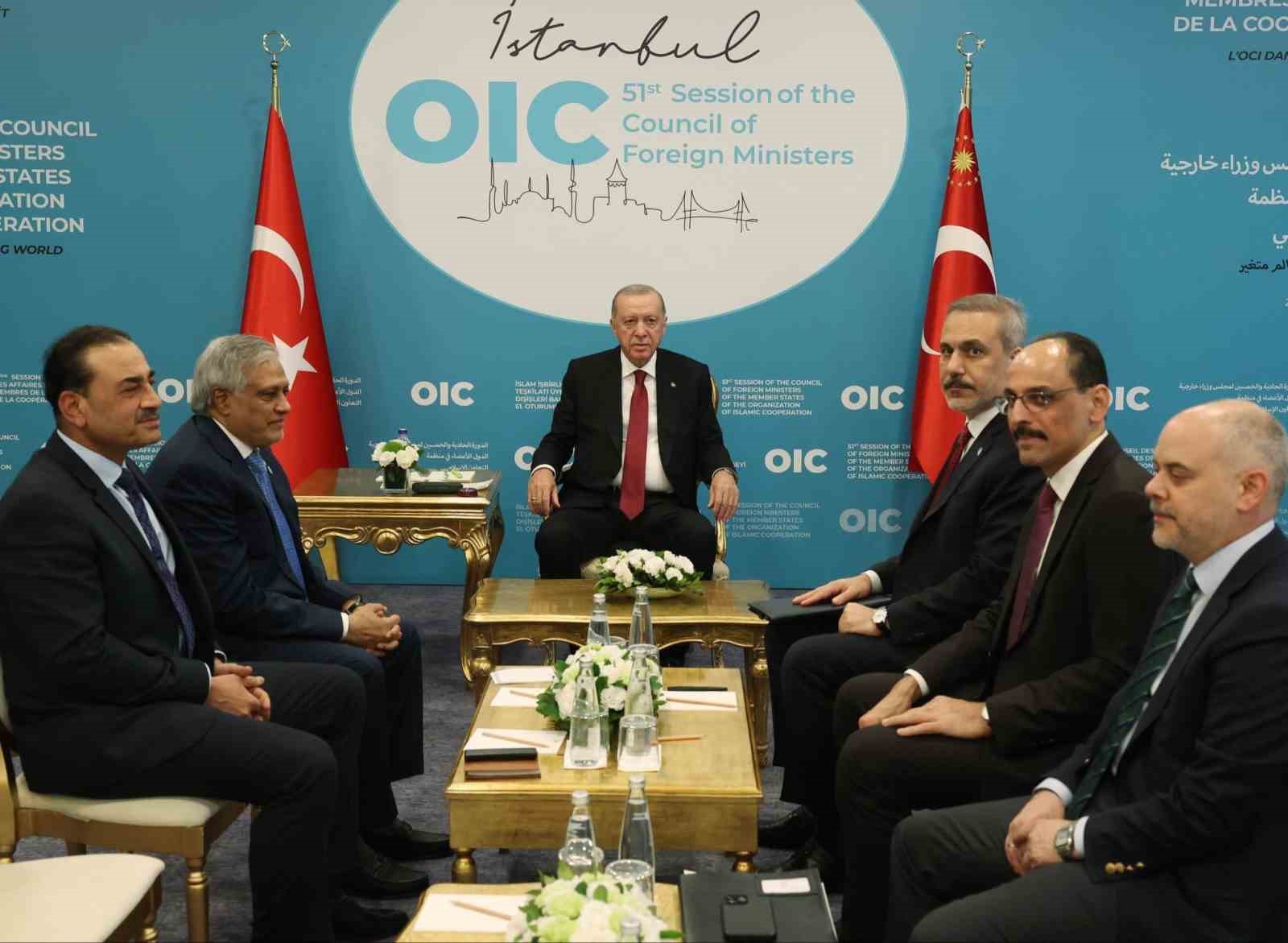 Cumhurbaşkanı Erdoğan, Pakistan Dışişleri Bakanı Dar ve Pakistan Kara Kuvvetleri Komutanı Munir’i kabul etti