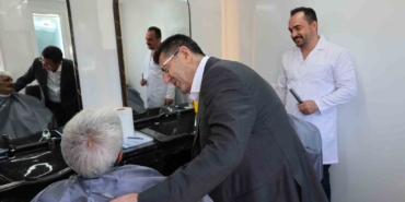 Çekmeköy Belediyesi’nden anlamlı hizmet: Mobil kuaför yollarda