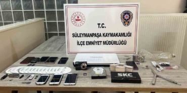 Eve davet ettikleri kişilerin uygunsuz görüntülerini çeken 4 kişi tutuklandı
