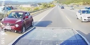 Trafiği tehlikeye düşürün sürücü kameraya böyle yakalandı