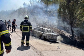 Otomobil istinat duvarına çarptı: Araçta sıkışan baba yanarak can verdi, anne ile oğlu yaralandı