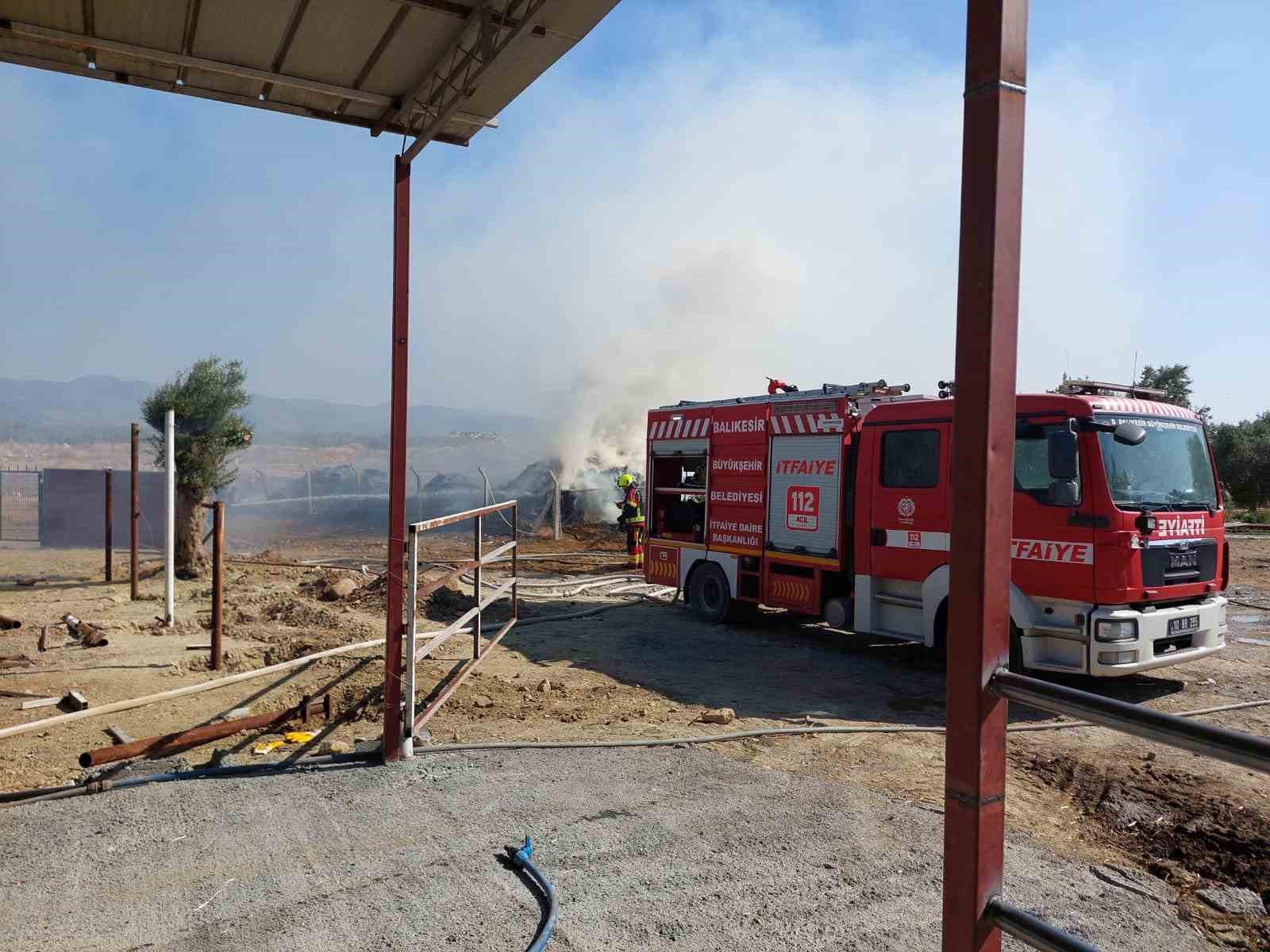 Edremit’te besi çiftliğinde yangın paniği