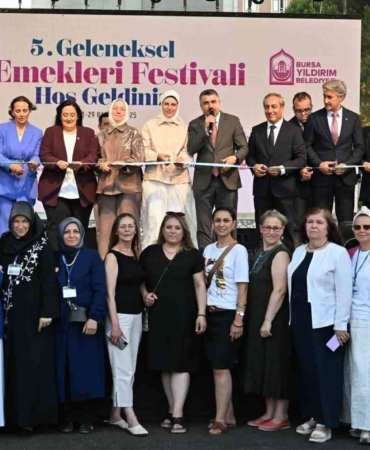 Bursa’da deprem bölgesi kadınlarının El Emekleri Festivali’ne büyük ilgi