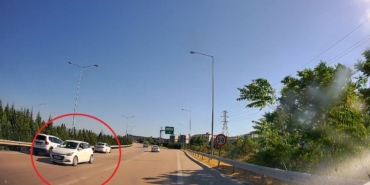 Otobanda ters şeritte ilerlemeye başladı: Tehlikeli anlar kamerada