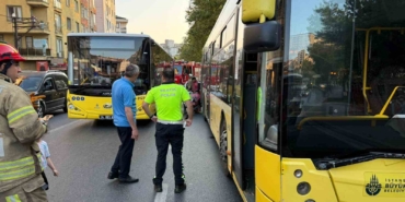 Eyüpsultan’da aynı yerde iki İETT otobüsü kazası: Motosiklet altında kaldı, bir aileye arkadan çarptı