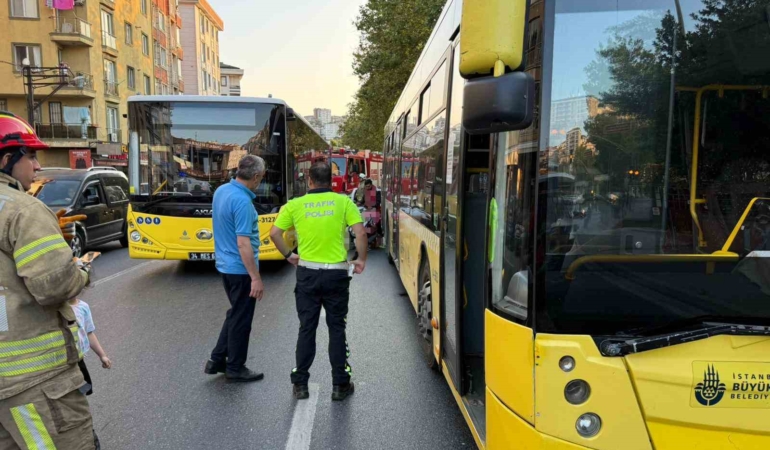 Eyüpsultan’da aynı yerde iki İETT otobüsü kazası: Motosiklet altında kaldı, bir aileye arkadan çarptı