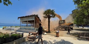 Mudanya Trilye’de 30 yıllık 4 kafe yıkıldı