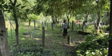 Kartepe’de mezarlık temizliği