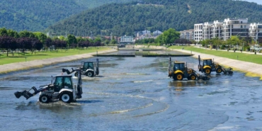 Büyükşehir Belediyesi’nden Hüdavendigar’da dere temizliği
