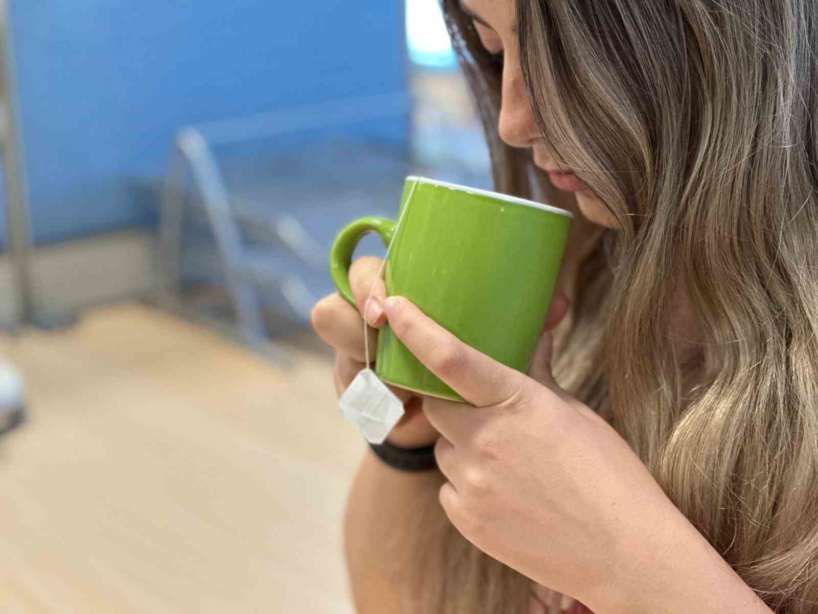 Bitki çaylarındaki bilinmeyen tehlike: "İçerisinden ilaç kalıntısı çıkabiliyor"