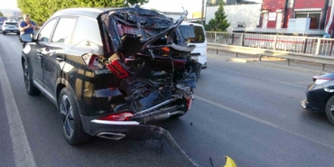 Yeni alınan araca kamyon çarptı: 1 yaralı
