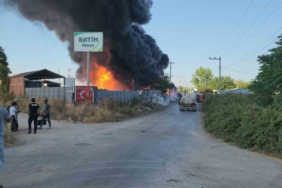 Bursa’da plastik fabrikası alevlere teslim oldu