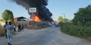 Bursa’da plastik fabrikası alevlere teslim oldu