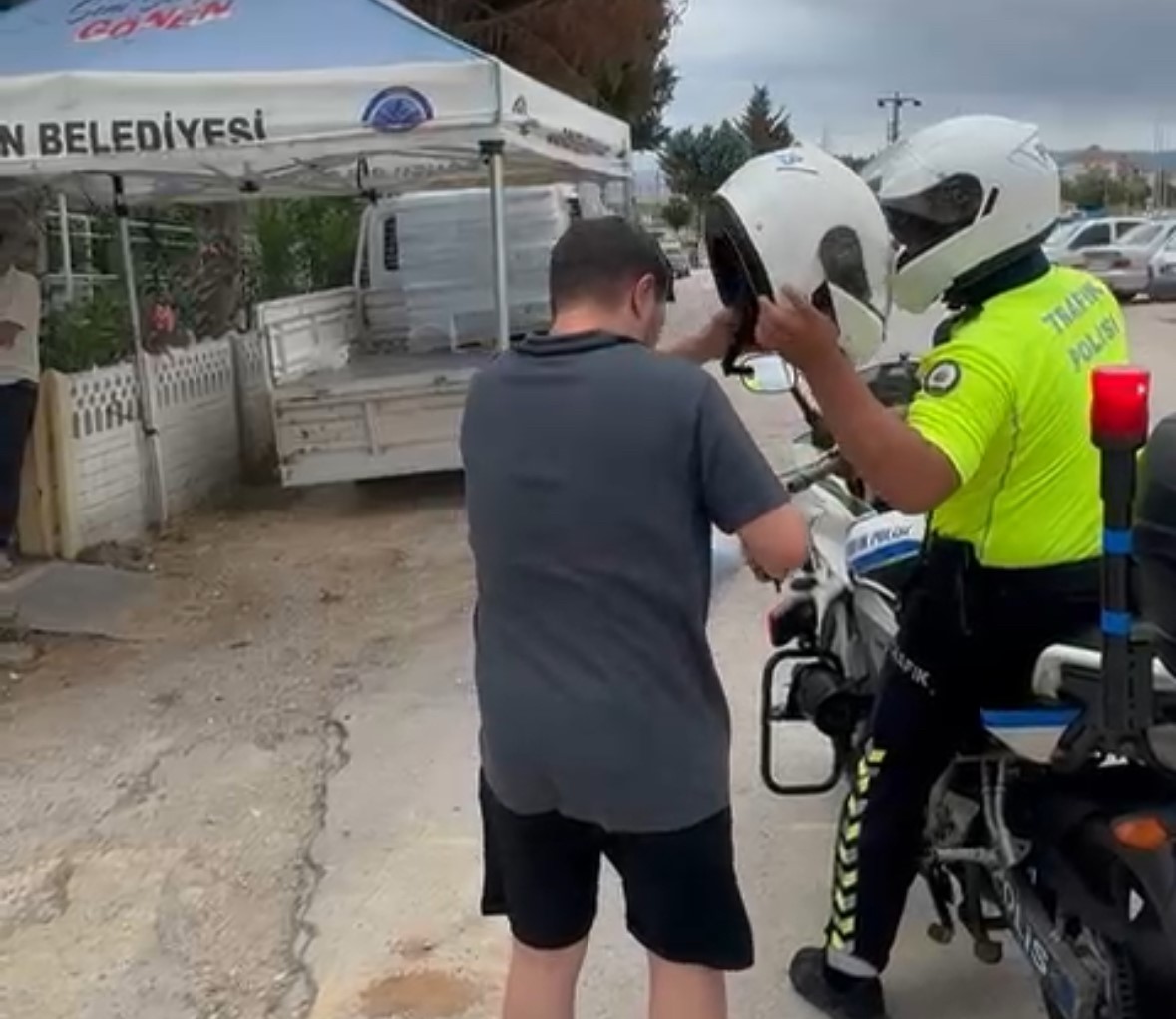 Gönen’de YKS’ye geç kalan öğrenci polis ekipleriyle sınav salonuna yetiştirildi