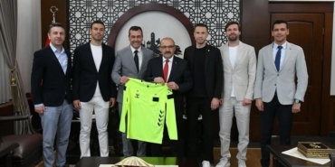 Balıkesirli Süper Lig hakemleri ve gözlemciler Vali Ustaoğlu’nu ziyaret etti