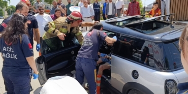 Direksiyon başında nöbet geçirdi, bariyerlere çarparak durabildi