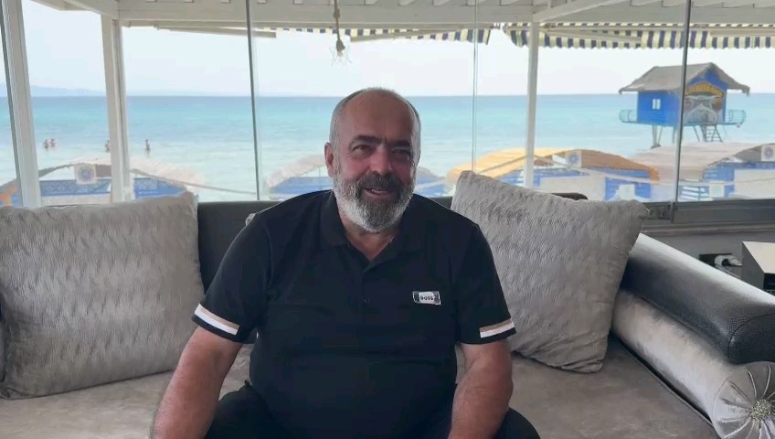 Kurban Bayramı’nda otogara giren inatçı keçi çekmeceden paraları alıp gitti