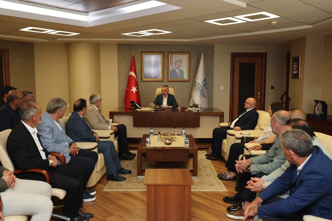 Başkan Büyükakın, güven tazeleyen federasyon başkanı ve yönetimini ağırladı