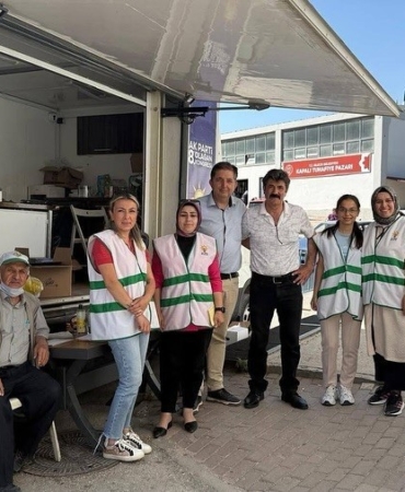 AK Parti’den kapalı pazar alanında üye standı
