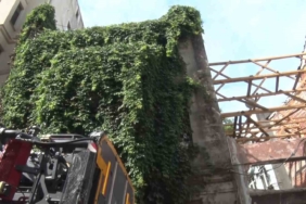 Taksim’de metruk binada yangın