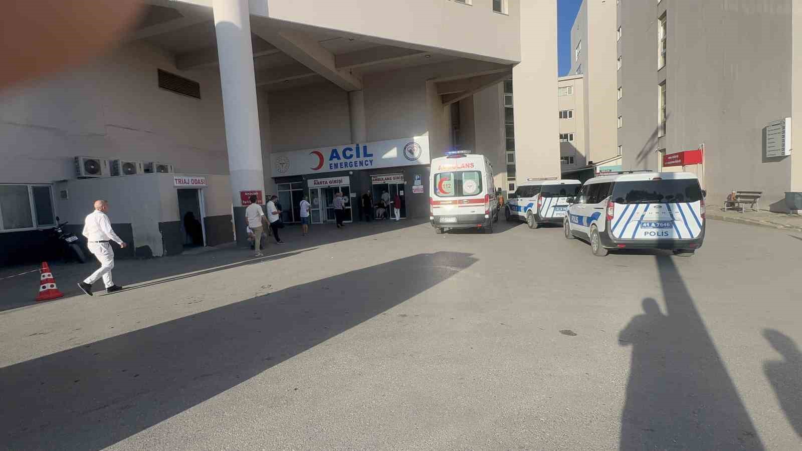 Zabıta personeli kendini vurdu, belediye başkanı kolundan yaralandı