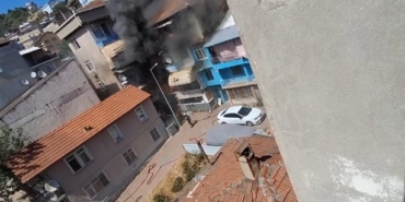2 binayı saran yangında 3 kişi mahsur kaldı: 7 daire hasar gördü