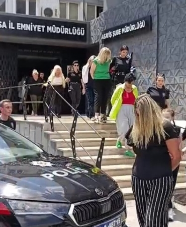 Masaj salonlarına yapılan operasyonda 15 gözaltı