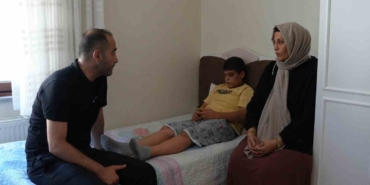 Şiddet mağduru özel çocuğa, Başkan Vekili Karadeniz’den destek ziyareti