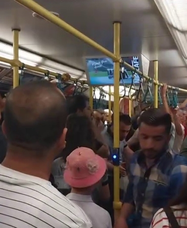 Metroda yer verme tartışması çıktı, ortalık karıştı...