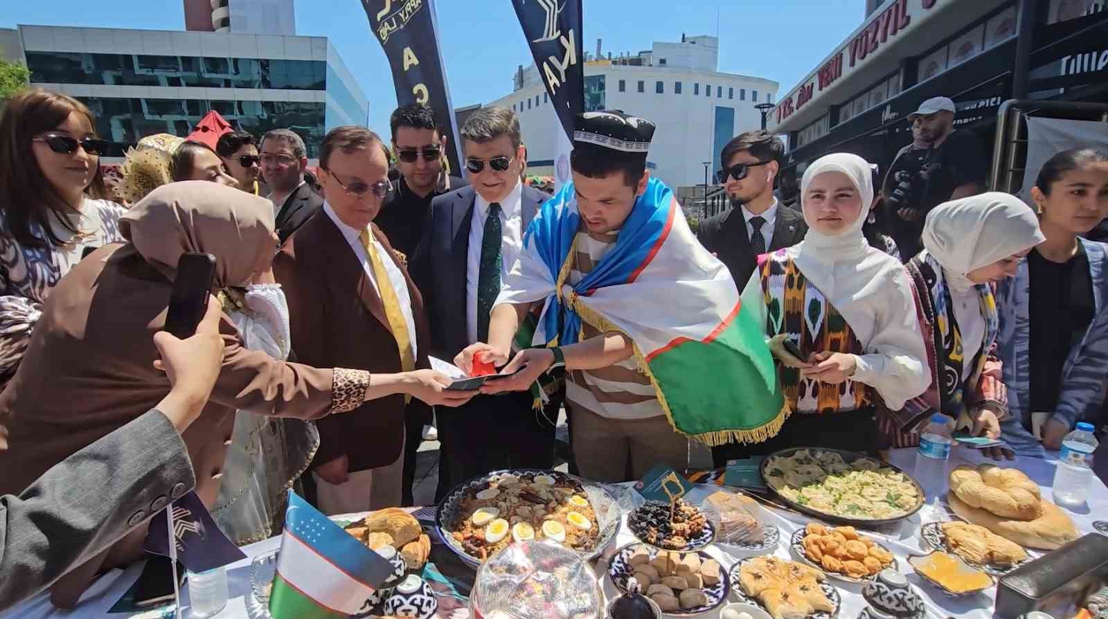 Uluslararası Kültür Festivali renkli görüntülere sahne oldu