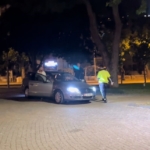 Uygulamayı görünce kaldırıma çıktı, yine kaçamadı