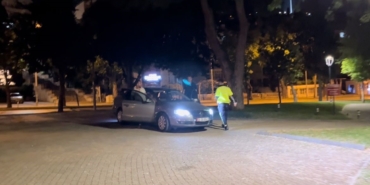 Uygulamayı görünce kaldırıma çıktı, yine kaçamadı