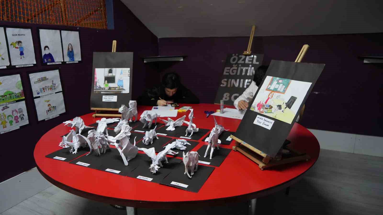 Sultangazi’de Özel eğitim öğrencileri TÜBİTAK 4006 sergisinde büyük beğeni topladı