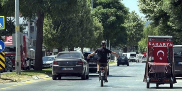 Müziğe kendini kaptırdı: Hem kendi hem de diğer sürücülerin canını tehlikeye attı