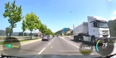 Çılgın kamyoncu otobanda tersten gitti