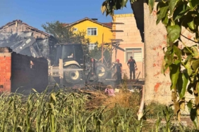 Sakarya’da ahır ve samanlıkta yangın