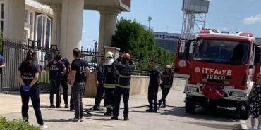 Benzinli intihar teşebbüsünü ekipler engelledi