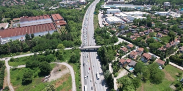 Bayramın dönüş çilesi: Otoyoldaki yoğunluk havadan görüntülendi