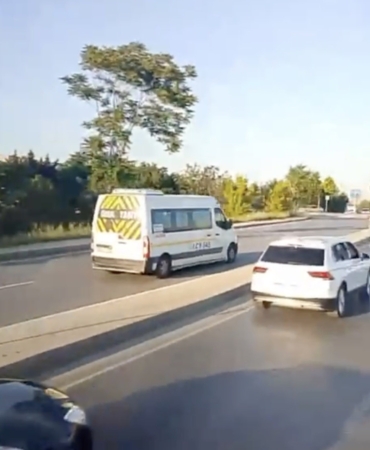 Başakşehir’de ters yönde ilerleyen araçlar trafikte tehlike saçtı