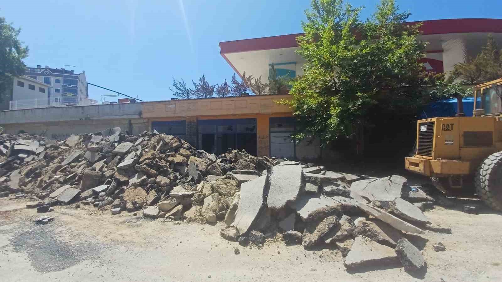 Yalova’da alkol alırken tartıştığı arkadaşını boğazından bıçaklayarak öldürdü