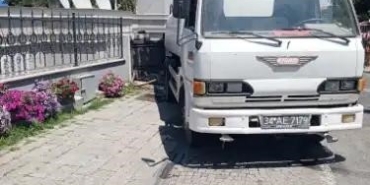 Adalar’da altyapısı kesilen kaçak binaya tankerle su taşındığı iddiası