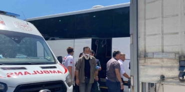 TEM’de 2 tır ve yolcu otobüsü kazaya karıştı: 1’i ağır 3 yaralı