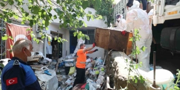 Daireden kamyon kamyon çöp çıktı