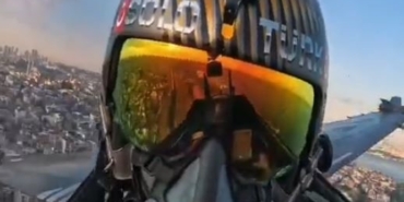 SOLOTÜRK’ün İstanbul semalarında yaptığı gösteri kokpit kamerasında