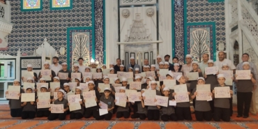 Çorlu’da hafızlık eğitimini tamamlayan öğrencilere belgeleri verildi