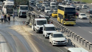 Bahçelievler’de beton mikseri devrildi: Basın Ekspres yan yol trafiğe kapandı